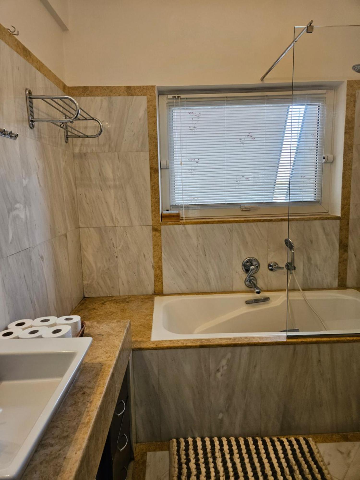 3 Bedder Condo In Ilisia, Megaro Mousikis Athen Exterior foto